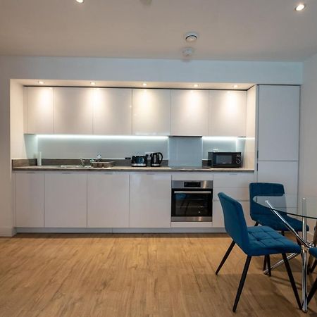 Newly Built Spacious Apartment Easily Accessible To Luton Airport, Town Centre And Station Zewnętrze zdjęcie